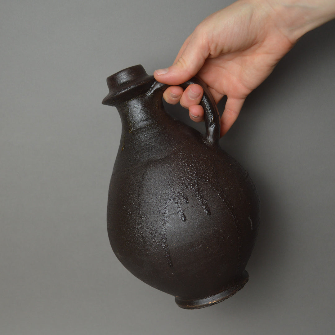 Disk Necked Flagon Black