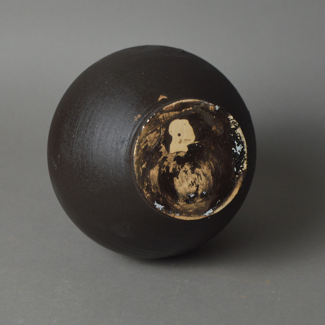 Disk Necked Flagon Black