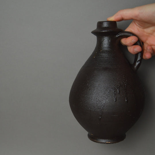 Disk Necked Flagon Black